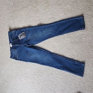 Kendall and Kylie crop jeans 👖